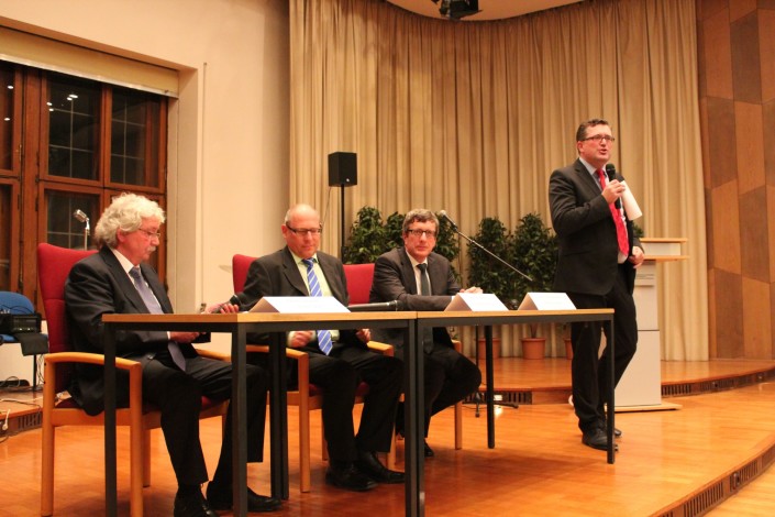ARAP Jubiläumsfeier - Die Diskussionsrunde: RA Hans Doll, VorsRiLG Ulrich Flechtner, OStA Alfred Huber, Moderator Prof. Dr. Hans Kudlich